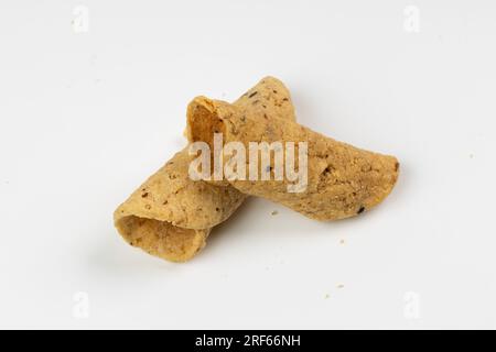 KUZHALAPPAM o MADAKKKU APPAM, spuntino indiano vecchio tipo, immagini isolate con sfondo bianco. Foto Stock