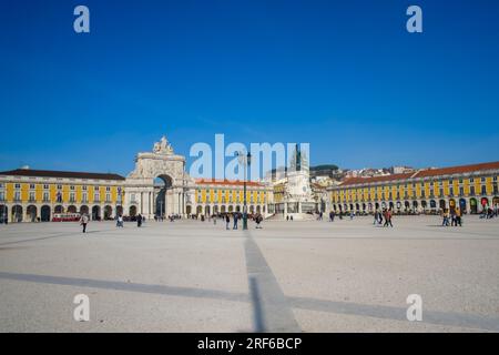 Lisbona, Portogallo - 8 gennaio 2020: Vista panoramica della Piazza del commercio nella capitale del Portogallo Lisbona Foto Stock