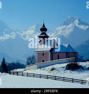 Inverno alla Cappella Antonius di Au bei Lofer, nel Loferer Steinberge. A-Austria/Land Salzburg Foto Stock