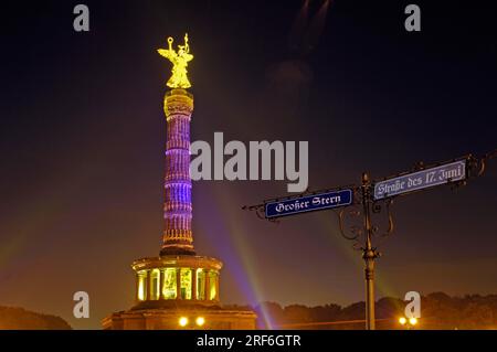 Colonna della vittoria, statua dorata di Victoria, la dea della vittoria, durante il Festival delle luci, Berlino, Germania, Siegessaule Foto Stock