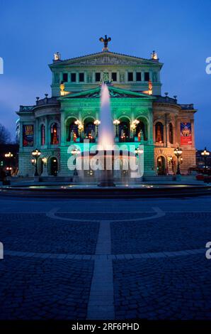Vecchio Teatro dell'Opera e Fontana Lucae, Francoforte sul meno, Assia, Germania Foto Stock