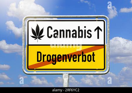 FOTOMONTAGE, Schild mit Aufschrift Cannabis und durchgestrichener Aufschrift Drogenverbot Foto Stock