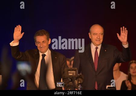 BORDEAUX, FRANCIA - 22 NOVEMBRE 2014 : incontro politico dell'ex Presidente della Repubblica, Nicolas Sarkozy a Bordeaux con Alain Juppe Mayor Foto Stock