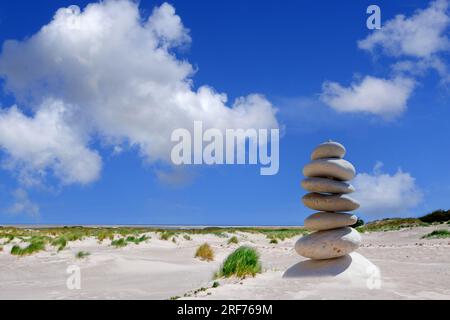 Kieselsteinturm am Strand, Insel Borkum, Ostfriesische Inseln, Foto Stock