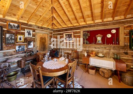 Cabina McNally, foto interne Old Trail Town, Cody, Wyoming, Stati Uniti d'America Foto Stock