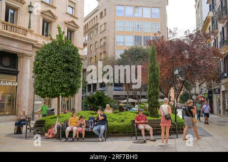 Touristen, Stadtbesichtigung, Placa de la Mare de Deu de la Salut, Altstadt, Palma di Maiorca, Spagna Foto Stock