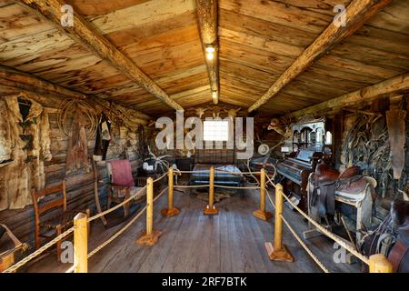 Monument Hill Homestead Cabin, foto interne Old Trail Town, Cody, Wyoming, Stati Uniti d'America Foto Stock