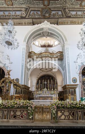 Chiesa Matrice di Santa Maria Assunta, Interior, Polignano a Mare, Puglia, Italia, Europa Foto Stock