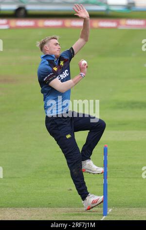 Oliver Gibson di Durham in bowling durante la partita della Metro Bank One Day Cup tra il Durham County Cricket Club e il Worcestershire presso il Seat Unique Riverside, Chester le Street martedì 1 agosto 2023. (Foto: Robert Smith | mi News) crediti: MI News & Sport /Alamy Live News Foto Stock