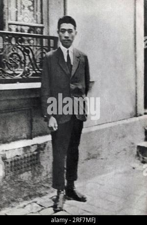 Zhou Enlai (ou Chou EN-Lai (EN Lai) ou Tcheou Ngen-lai (Ngen lai) ou Chu EN Lai) (1898-1976), etudiant en France dans le cadre du mouvement Travail-Etudes. Photographie, in "la vie de Zhou EN Lai", Shanghai, 1977. Foto Stock