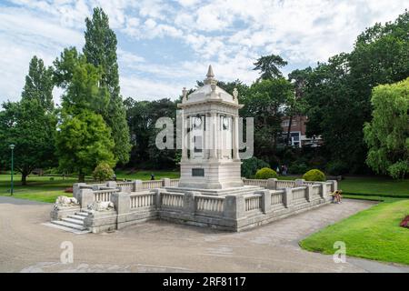 Central Gardens, Bournemouth, Regno Unito - 18 luglio 2023: Il Bournemouth War Memorial è un memoriale della prima guerra mondiale costruito nel 1921. Foto Stock