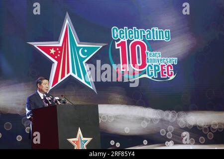 Islamabad, Pakistan. 31 luglio 2023. Il vice Premier cinese He Lifeng, rappresentante speciale del presidente cinese Xi Jinping, partecipa all'evento di celebrazione del decennio del corridoio economico Cina-Pakistan (CPEC) a Islamabad, Pakistan, il 31 luglio 2023. Lunedì ha partecipato al decennio della celebrazione CPEC nella capitale pakistana, durante il quale ha letto la lettera di congratulazioni del presidente Xi e ha tenuto un discorso. Credito: Ahmad Kamal/Xinhua/Alamy Live News Foto Stock