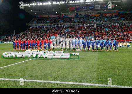 Adelaide/Tarntanya, Australia, 1 agosto 2023, Coppa del mondo femminile FIFA (gruppo D - partita n. 39) Inghilterra vs Cina, Inghilterra e Cina PR si schierano con gli arbitri per gli inni nazionali prima della loro ultima partita a gironi all'Hindmarsh Stadium credito: Mark Willoughby/Alamy Live News Foto Stock