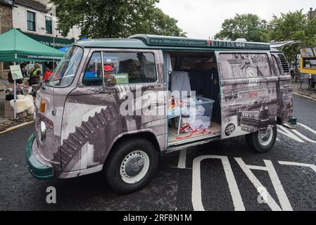 Celebrazione dello 'Yorkshire Day' nel centro di Skipton il 1 agosto 2023. Foto Stock