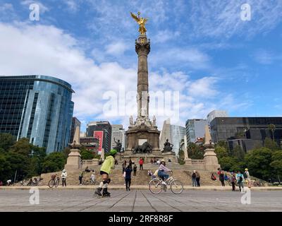 Il Monumento all'indipendenza, noto anche come El Ángel de la Independencia, a città del Messico Foto Stock