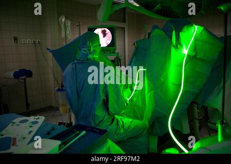 Chirurgia laser per il trattamento dell'iperplasia prostatica benigna. Foto Stock