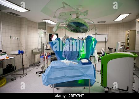 Chirurgia laser per il trattamento dell'iperplasia prostatica benigna da parte di un chirurgo urologico. Foto Stock