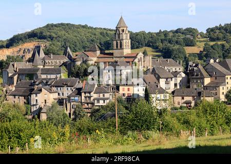 La petite ville historique et pittoresque d’Uzerche dans la vallée de la Vézère en Corrèze dans le Limousin en France, Nouvelle-Aquitaine, Europe Foto Stock