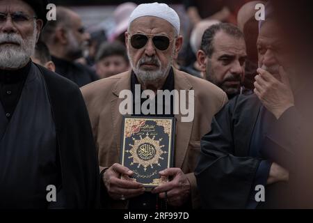 Centinaia di musulmani sciiti si riuniscono a Marble Arch prima di partire per la 34a Processione annuale dell'Ashura Day. Londra, Regno Unito. Foto Stock