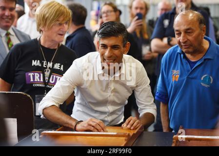 1 agosto 2023. Londra, Regno Unito. Foto di Ray Tang. Il primo ministro britannico Rishi Sunak visita il Great British Beer Festival che si tiene a Olympia il giorno in cui i prezzi delle imposte sugli alcolici aumentano oggi. Il Great British Beer Festival è uno degli eventi annuali più grandi, emozionanti e famosi nel mondo della birra e del sidro, che risale al 1977. Organizzato dalla Campaign for Real Ale (CAMRA) e gestito da 1000 volontari amanti della birra, porta centinaia di birre britanniche, birre internazionali e sidri reali e preoccupazioni sotto l'iconico tetto di Olympia London. Foto Stock