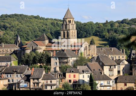 La petite ville historique et pittoresque d’Uzerche dans la vallée de la Vézère en Corrèze dans le Limousin en France, Nouvelle-Aquitaine, Europe Foto Stock