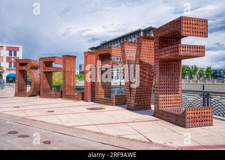 Reno, Nevada - 24 maggio 2023: Believe Sculpture nel quartiere Riverwalk nel centro di Reno, creata da Laura Kimpton e Jeff Schomberg Foto Stock