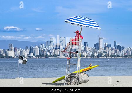 Bagnino in spiaggia, Spanish Banks, English Bay, Vancouver, British Columbia, Canada Foto Stock