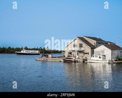 Barca Isle Royale Queen IV sul lungomare del lago Superior a Copper Harbor sulla penisola di Keweenaw, Michigan superiore, Stati Uniti Foto Stock