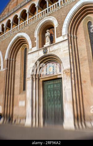 Porta d'ingresso della Basilica di Sant'Antonio a Padova Foto Stock