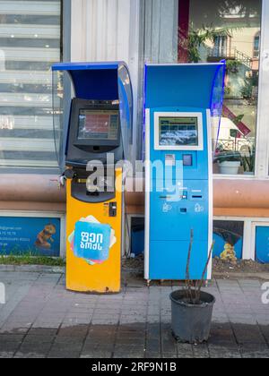 Batumi, Georgia. 07.21.2023 bancomat per le strade delle città. Comunicazioni bancarie. Sistemi di pagamento. Usando un bancomat. Foto Stock