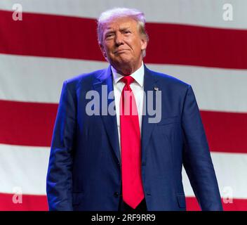 Des Moines, Iowa, USA. 1 agosto 2023. DONALD TRUMP parla al Lincoln Dinner del 2023 del Partito Repubblicano dell'Iowa Foto Stock