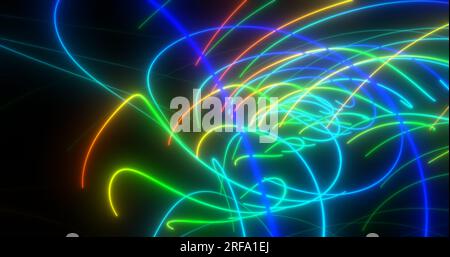 Linee laser astratte al neon arcobaleno multicolore che volano su sfondo nero. Foto Stock