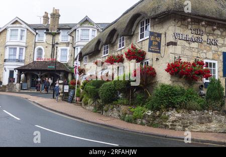 I pittoreschi tetti di paglia del vecchio villaggio di Shanklin nell'Isola di Wight, Inghilterra, Regno Unito Foto Stock