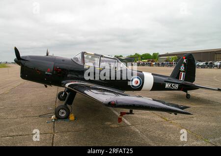 Royal Air Force Battle of Britain Memorial Flight De Havilland DHC-1 Chipmunk T10 WK518, utilizzato dal volo per addestrare i piloti a volare con il taildragger Foto Stock