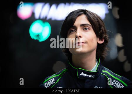 Foto del fascicolo datata 27/07/23 di Aidan Gallagher in occasione della presentazione di un'auto Envision Racing di Formula e, costruita interamente con prodotti elettronici donati. L'attore statunitense ha descritto la nuova auto da corsa di Formula e fatta di rifiuti elettronici come un "bel pezzo di simbolismo". Data di emissione: Mercoledì 2 agosto 2023. Foto Stock