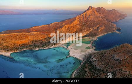 Grecia, Creta, spiaggia della laguna di Balos con Capo Tigani, Gramvousa Foto Stock