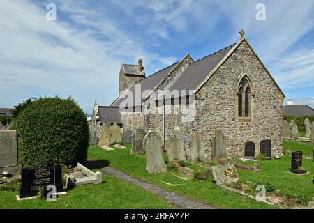 St Mary's Church nel Rhossili Village sulla penisola di Gower. Da Rhossili ci sono delle vedute incredibili, direttamente sulla Worms Head e attraverso la Rhossili Bay Foto Stock