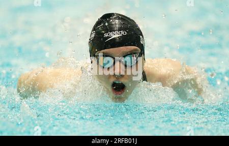 La Gran Bretagna Toni Shaw in azione durante la seconda manche della S9 Butterfly femminile, 100m, il terzo giorno dei Campionati mondiali di nuoto Para 2023 al Manchester Aquatics Centre di Manchester. Data foto: Mercoledì 2 agosto 2023. Foto Stock