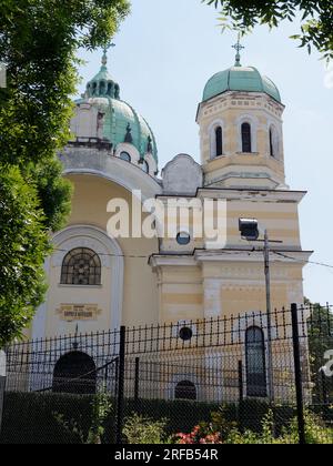 Chiesa dei Santi Cirillo e Metodio / Tempio nella zona di tolleranza nella città di Sofia, Bulgaria. 2 agosto 2023. Foto Stock