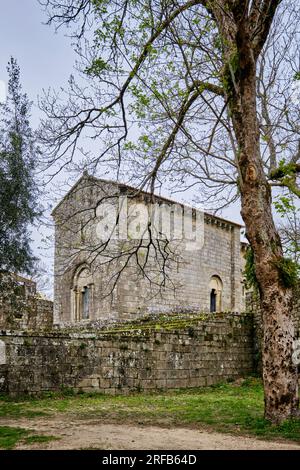 Chiesa romanica risalente al 604 d.C. Monastero benedettino di Sanfins de Friestas, XII secolo, Valenca do Minho. Alto Minho, Portogallo Foto Stock