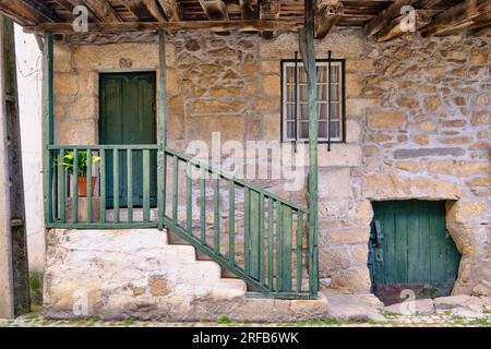 Dettaglio dell'architettura tradizionale a Salzedas. Beira alta, Portogallo Foto Stock