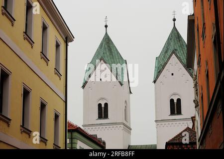 Passau, Baviera, Germania. 7 novembre 2015. Torri del monastero Niedernburg Passau Foto Stock