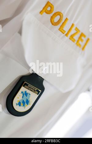Norimberga, Germania. 2 agosto 2023. L'emblema del petto della polizia di frontiera bavarese. La polizia di frontiera bavarese ha iniziato i suoi lavori il 1 luglio 2018. Credito: Daniel Löb/dpa/Alamy Live News Foto Stock
