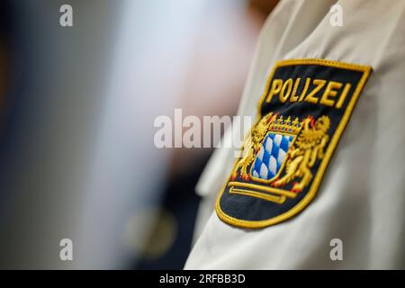 Norimberga, Germania. 2 agosto 2023. Emblema della polizia in Baviera. La polizia di frontiera bavarese ha iniziato i suoi lavori il 1 luglio 2018. Credito: Daniel Löb/dpa/Alamy Live News Foto Stock