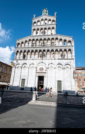 La Chiesa di San Michele è una cattedrale cattolica dedicata a San Martino di Tours. È anche la sede dell'arcivescovo o Foto Stock