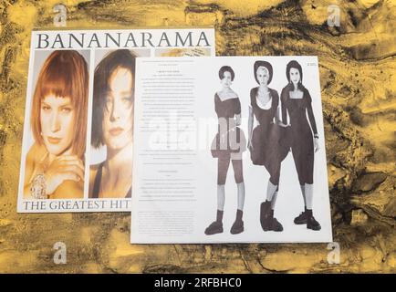 Un album in vinile di 12' Bananarama, pubblicato nel 1988, The Greatest Hits Collection, copertina e copertina con il testo stampato Foto Stock