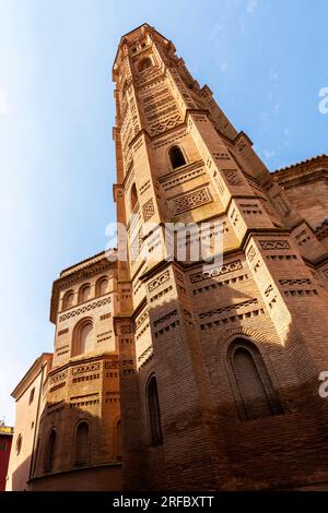 Portale rinascimentale della Collegiata di Santa María la Mayo, città vecchia di Calatayud, Aragona, Spagna. La Collegiata di Santa Maria maggiore costruita in mu Foto Stock