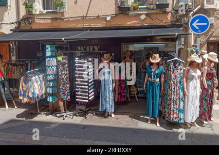 Einkaufsstrasse Bastia, negozio mit Puppen, Korsika, Frankreich, Europa Foto Stock