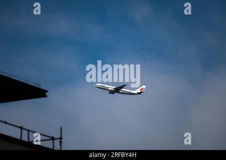 Cielo limpido volo China International A320-300 aereo Foto Stock