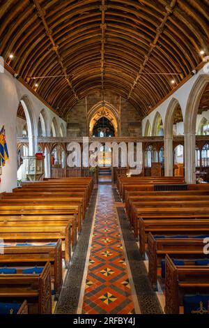 L'interno della chiesa di St Georges Dunster Somerset. Con il telo del tetto Foto Stock